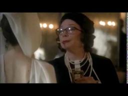 Shirley MacLaine | CHANEL