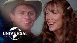 Loretta Lynn Sings at a Honky-Tonk Bar